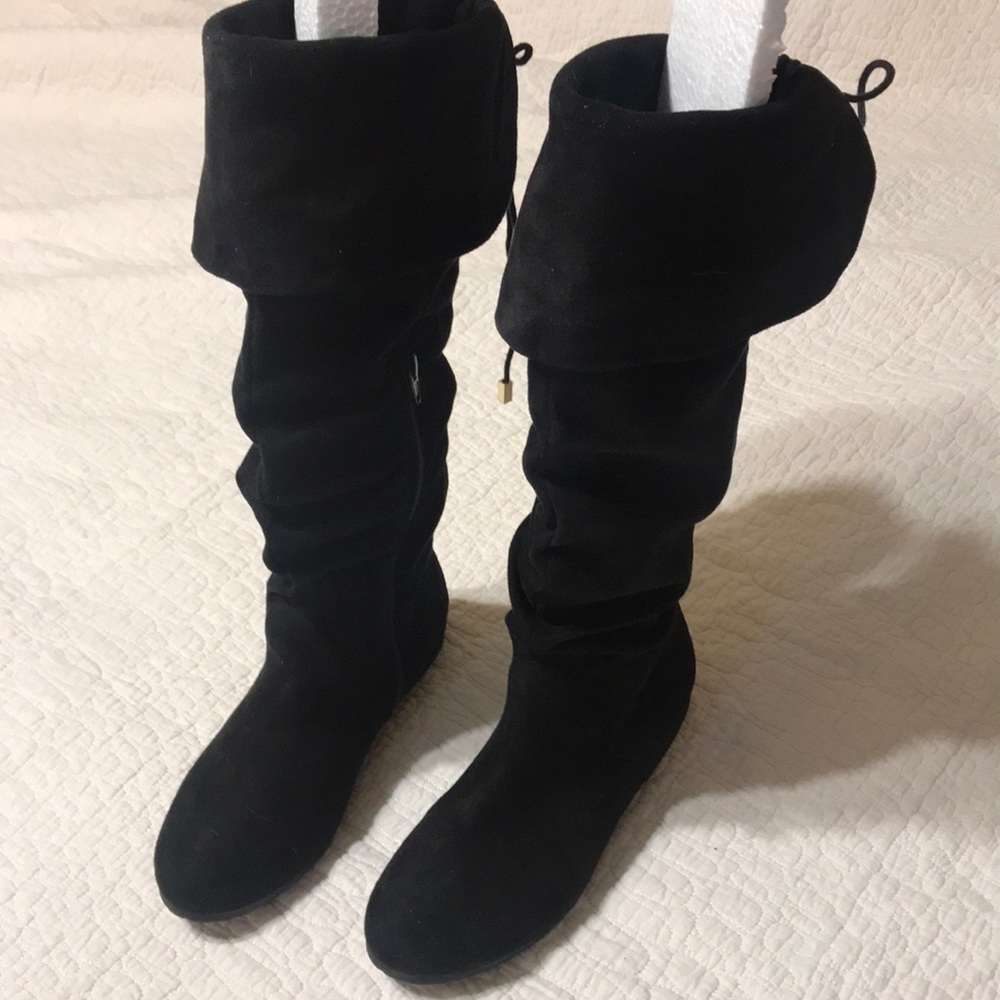 Black boots - Picture 2 of 4